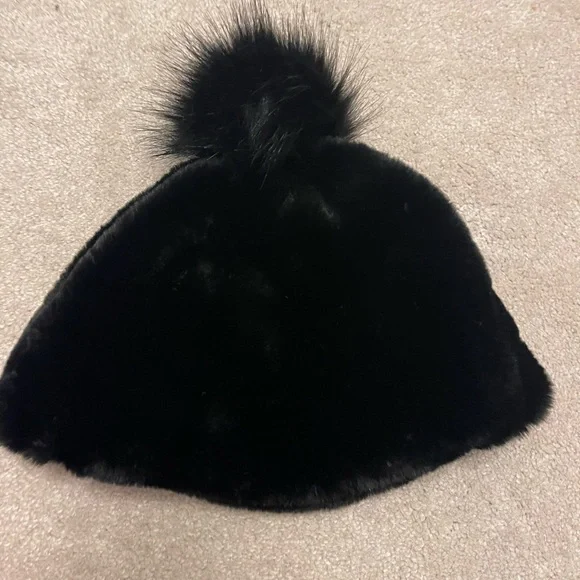 UGG - Faux Fur Beanie with Pom - Super Soft - Fluffy Black Hat - Picture 6 of 7